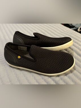 Bogs Kickr Breathable Black Slip-On Perforated Shoes Waterproof Womens Sz 9